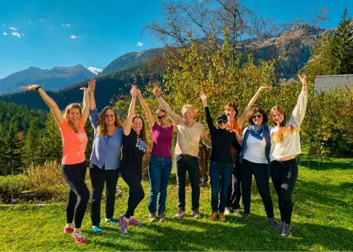 Gruppe von Retreat-Teilnehmern beim gemeinsamen Ausflug